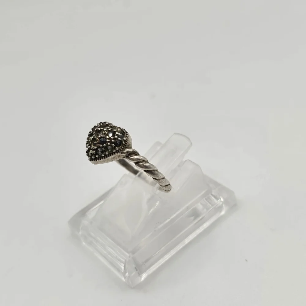 Vintage .925 HAN Marcasite Heart  Ring With twist Band Sz6.75-2.2 Mm